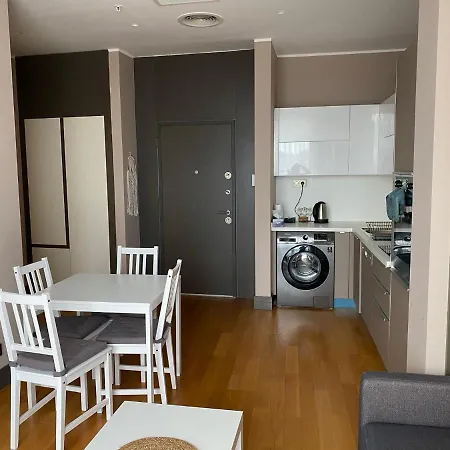 Deluxe 11 Unit For Rent In Centre Of *