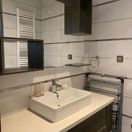 شقة Deluxe 11 Unit For Rent In Centre Of *